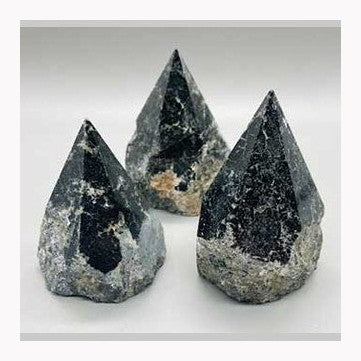 flat of +5.5# Green Stone, Black points